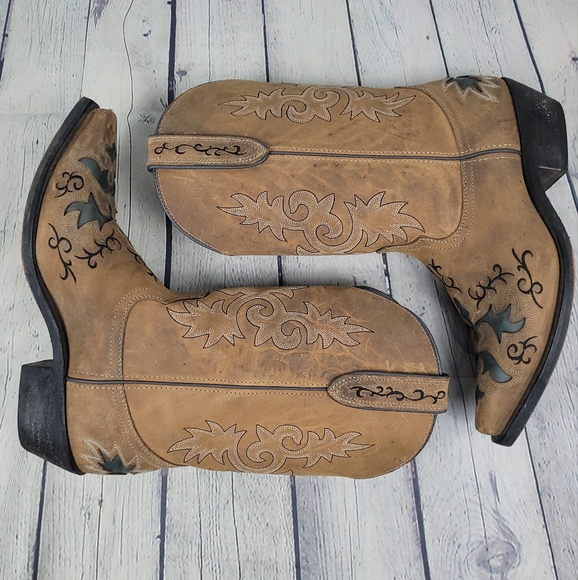 Leather snip toe heeled western rustic cowboy boots - Picture 2 of 11